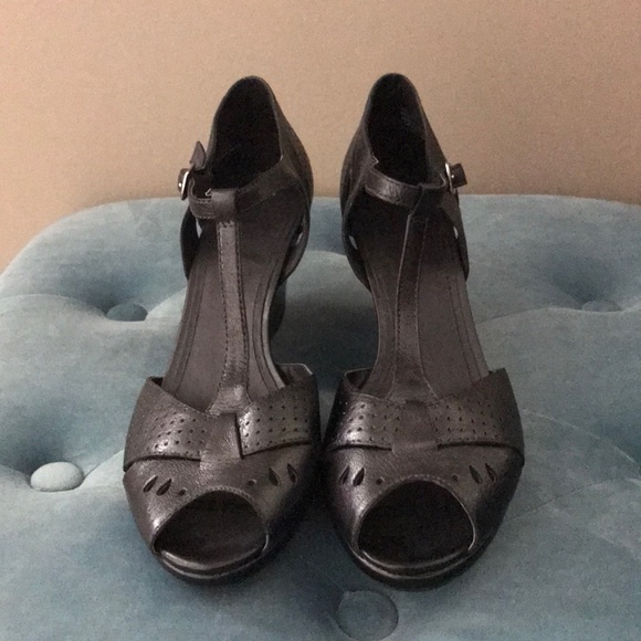 Clark’s T strap Wedge - Picture 1 of 4